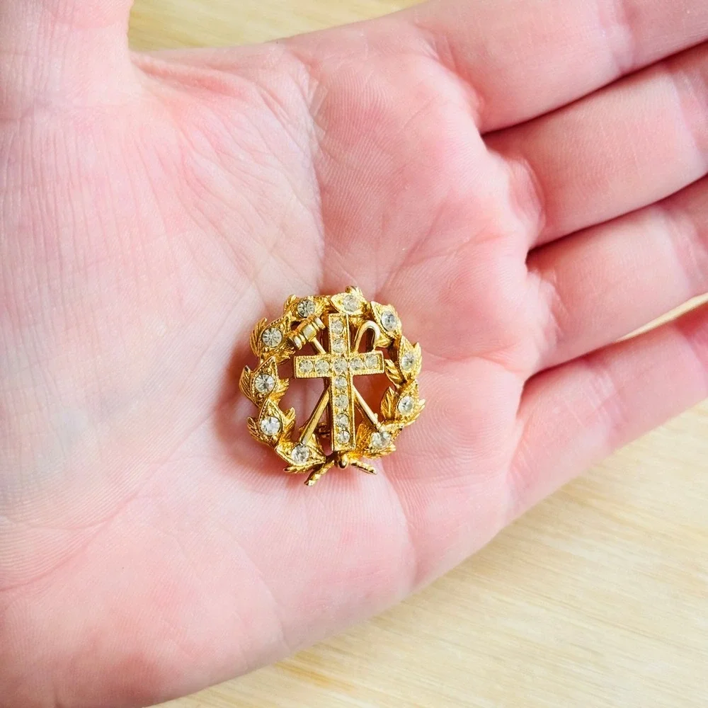 Ora Masonic White Shrine of Jerusalem High Priestess Pin Signed VTG Signed